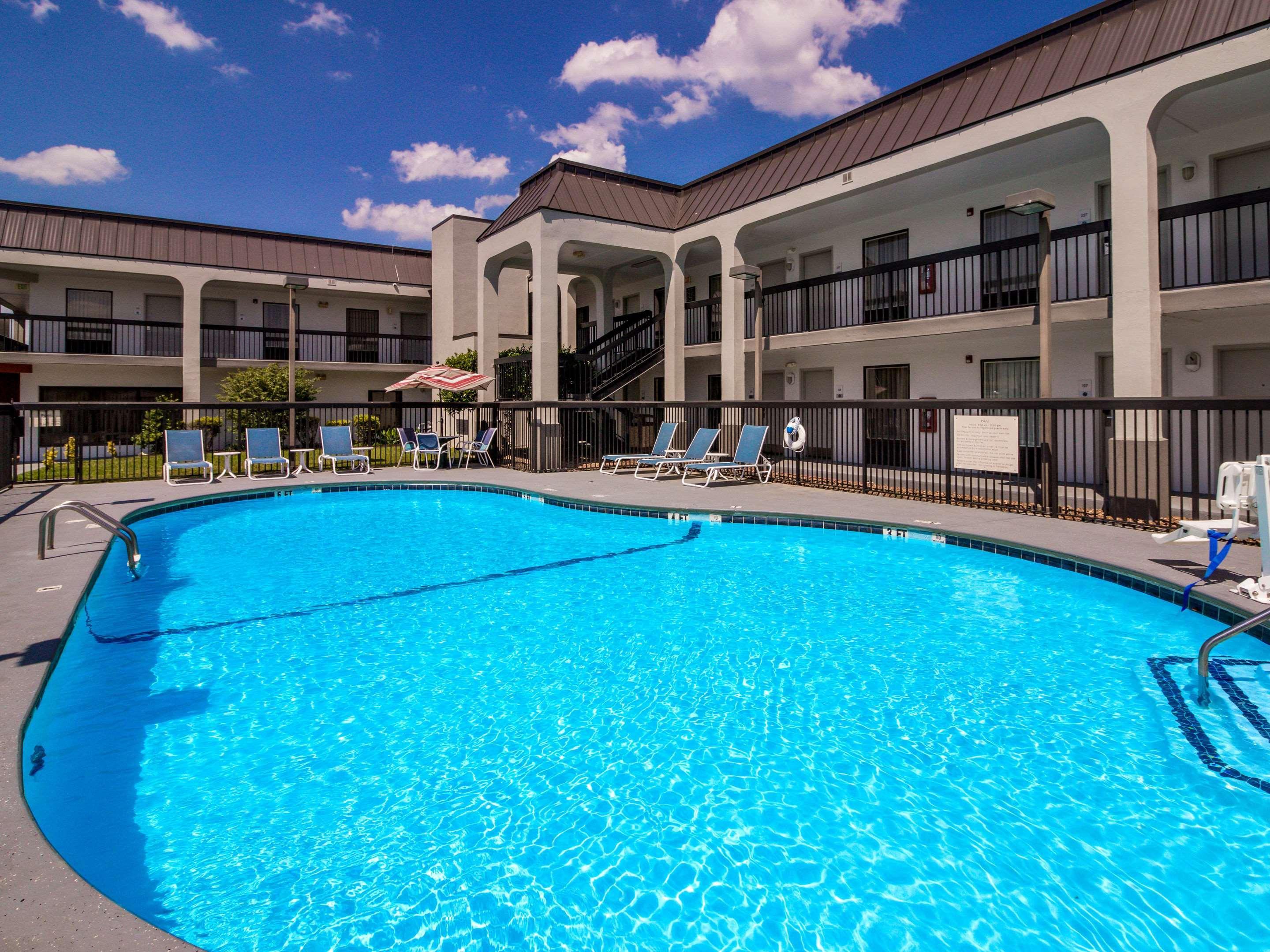 Clarion Inn Cleveland Near University Exterior foto
